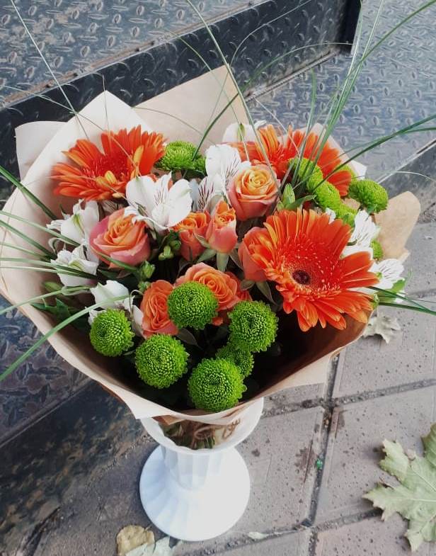 Букет цветов из: Герберы, Хризантемы, Альстромерии и Розы в Тюкалинске