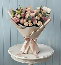 Букет цветов из:  Розы и Лизиантусы в Тюкалинске