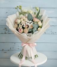 Букет цветов из:  Розы и Лизиантусы в Тюкалинске