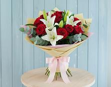 Букет цветов из:  Лилии и Розы в Тюкалинске