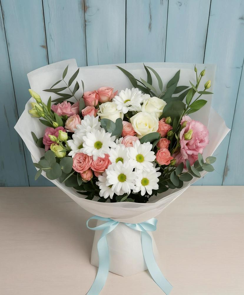 Букет цветов из: Розы, Лизиантусы и Хризантемы в Тюкалинске