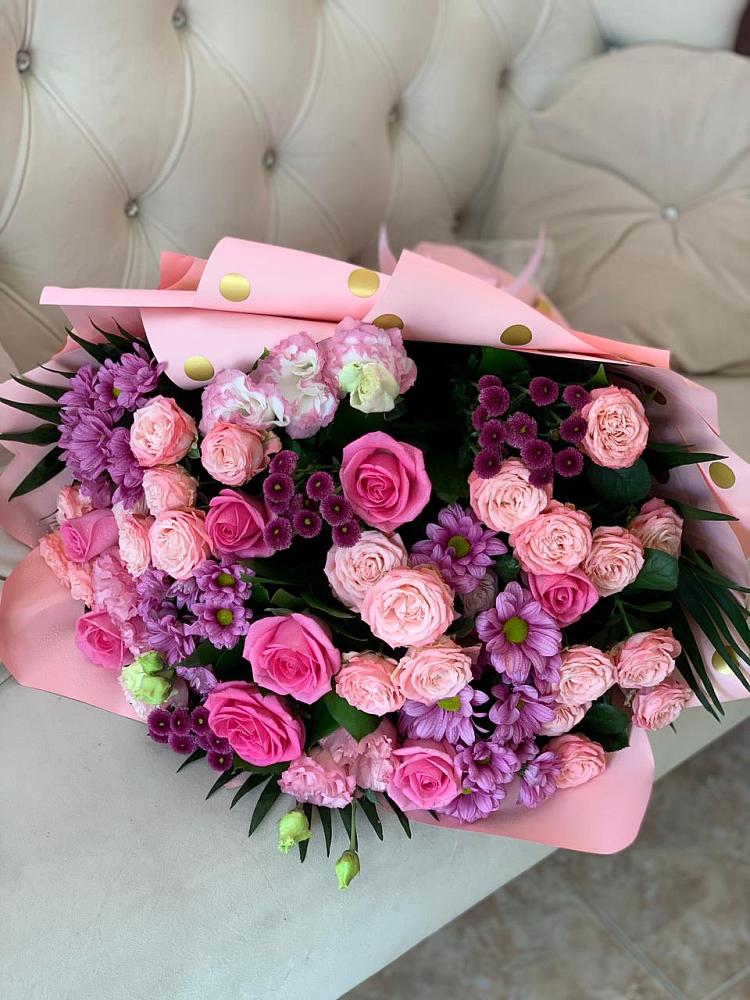 Букет цветов из: Хризантемы, Розы и Лизиантусы в Тюкалинске