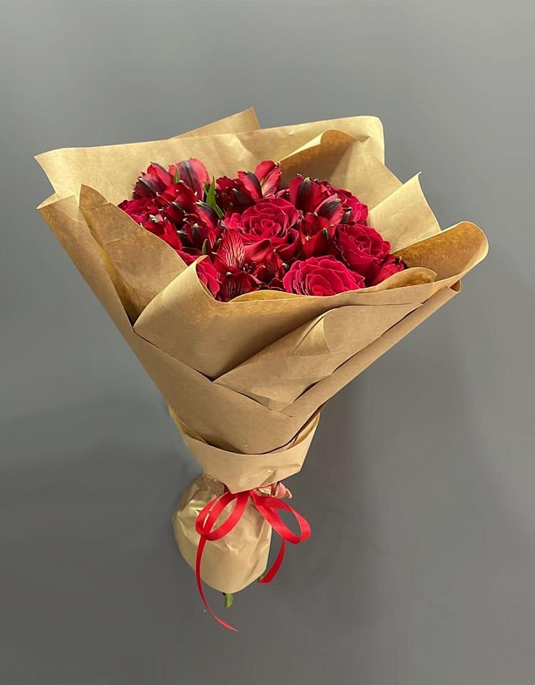 Букет цветов из: Альстромерии и Розы в Тюкалинске