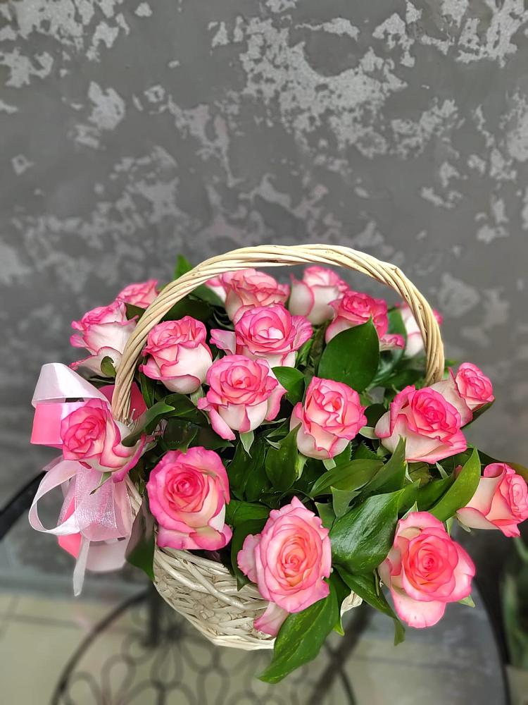 Цветочная композиция из Розы в корзине в Тюкалинске