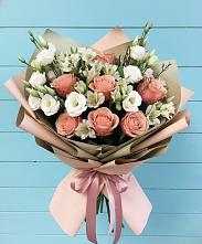 Букет цветов из:  Розы, Альстромерии и Лизиантусы в Тюкалинске