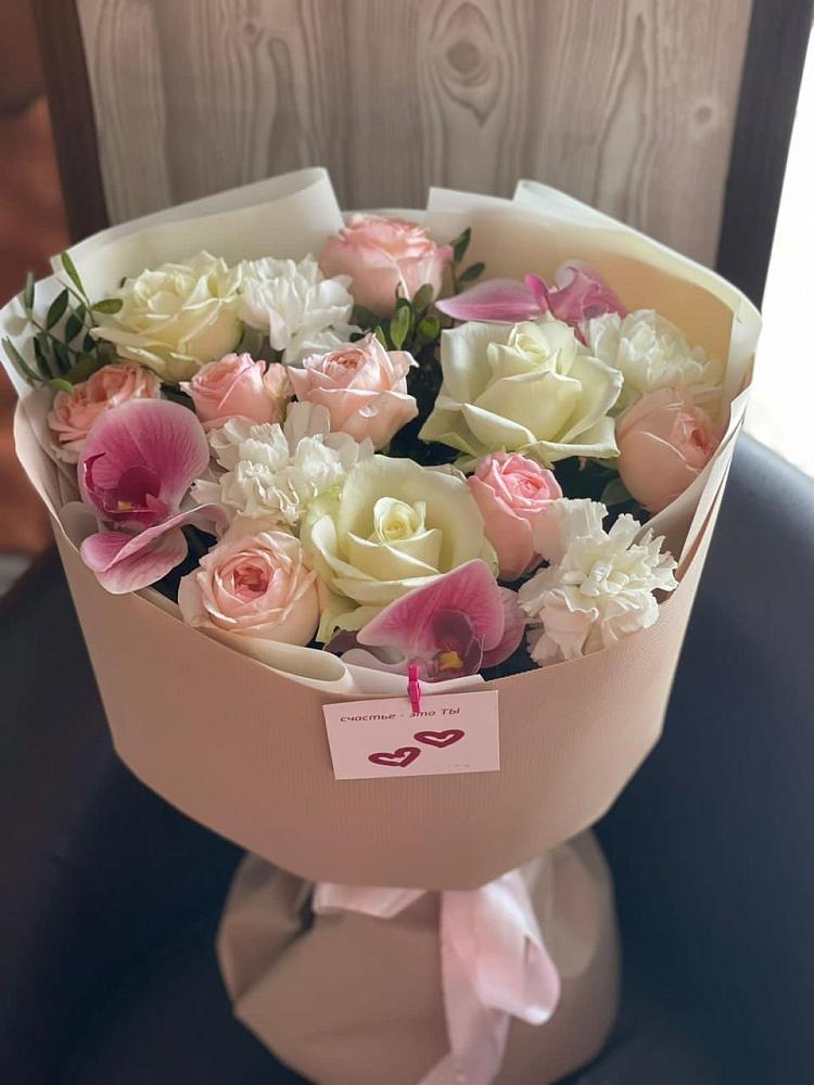 Букет цветов из: Орхидеи, Розы и Гвоздики в Тюкалинске