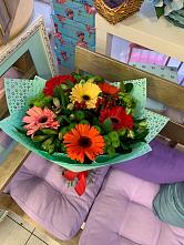 Букет цветов из:  Герберы, Хризантемы и Альстромерии #REPLACE_PRED# Тюкалинске