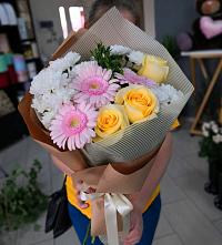 Букет цветов из:  Герберы, Розы и Хризантемы в Тюкалинске