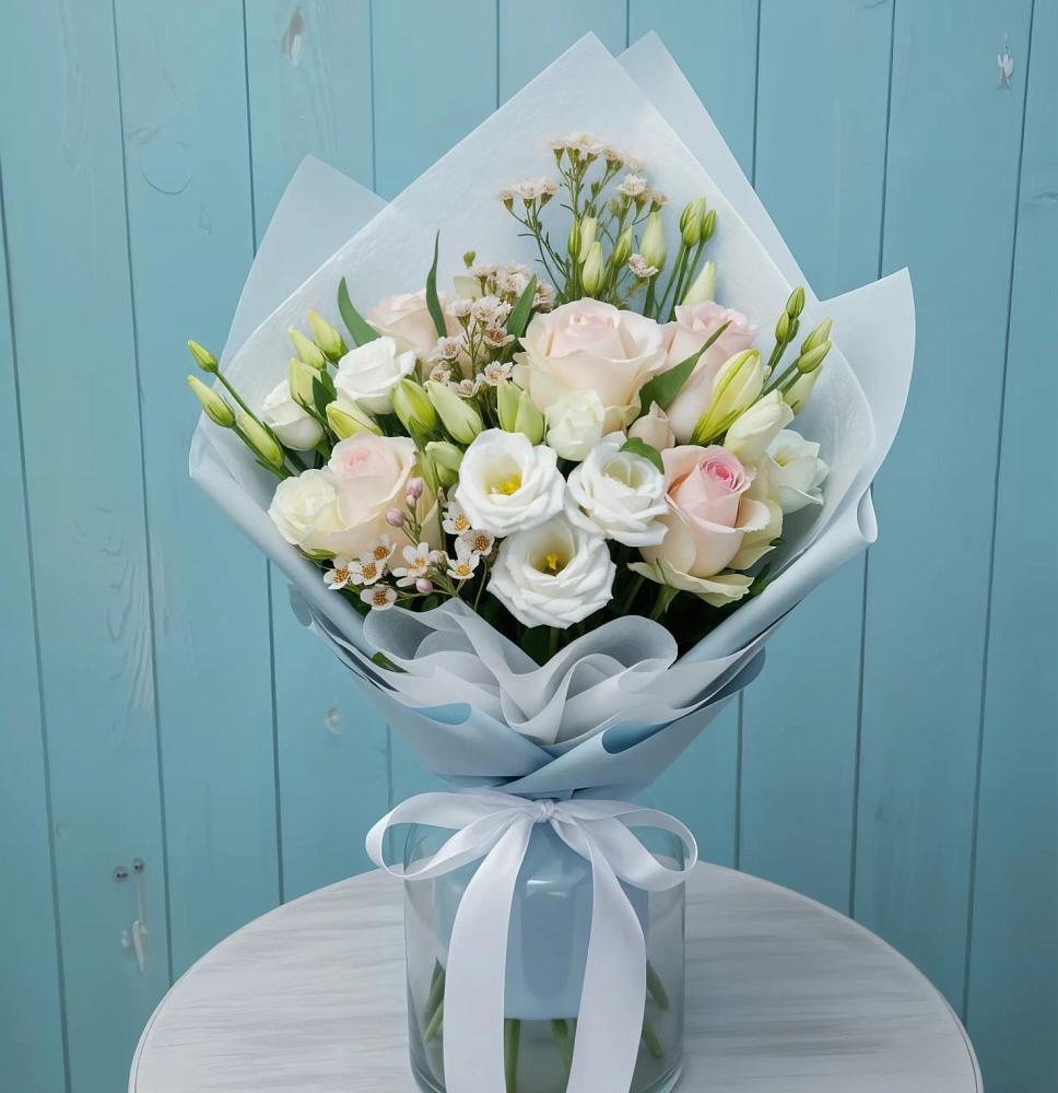 Букет цветов из: Розы и Лизиантусы в Тюкалинске