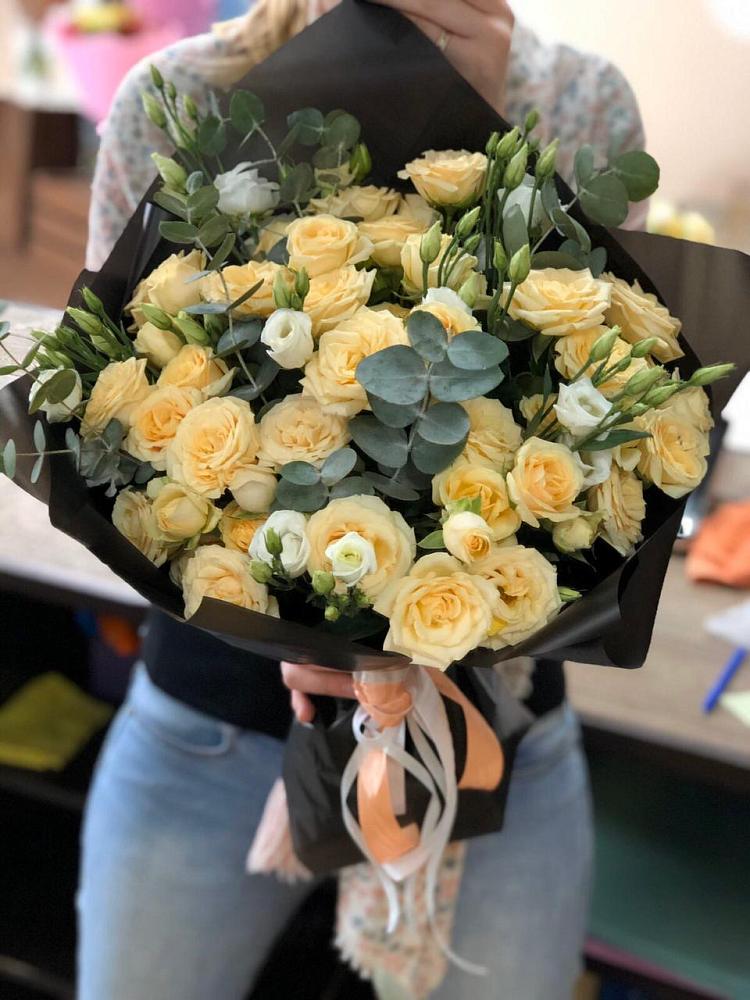 Букет цветов из: Розы и Лизиантусы в Тюкалинске