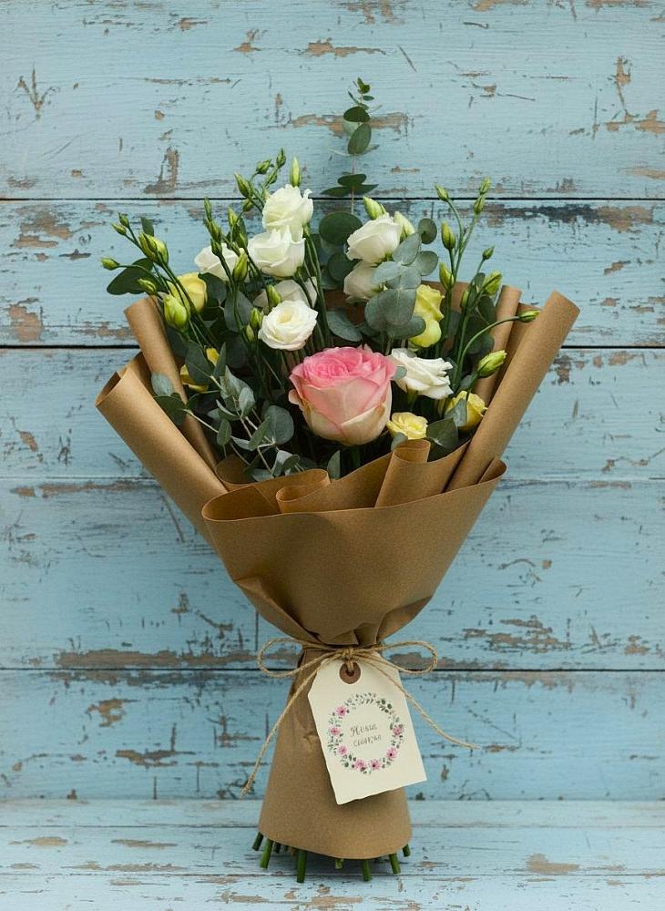 Букет цветов из: Розы и Лизиантусы в Тюкалинске