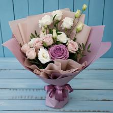 Букет цветов из:  Розы и Лизиантусы в Тюкалинске