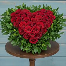 Цветочная композиция из Розы в виде сердца в Тюкалинске