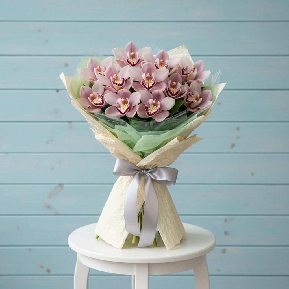 Букет цветов из: Орхидеи и Розы в Тюкалинске