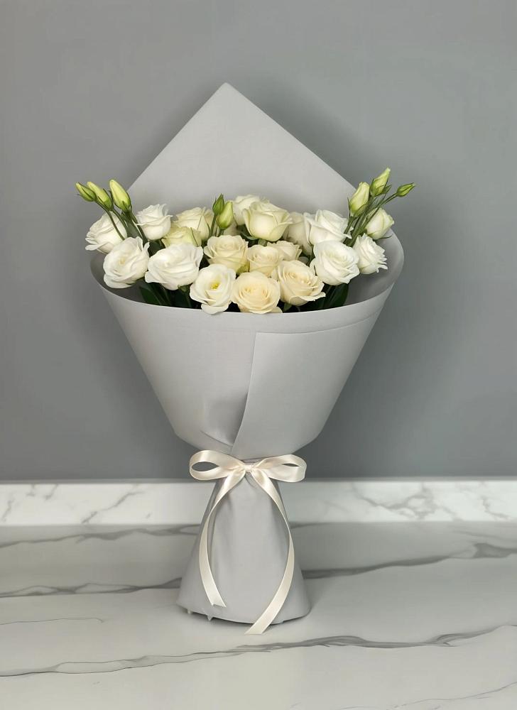 Букет цветов из: Розы и Лизиантусы в Тюкалинске