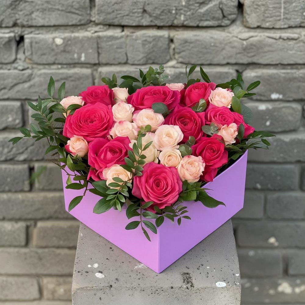 Цветочная композиция из Розы в коробке в Тюкалинске