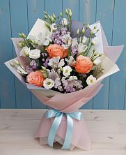 Букет цветов из:  Лизиантусы, Розы, Альстромерии и Гипсофила в Тюкалинске