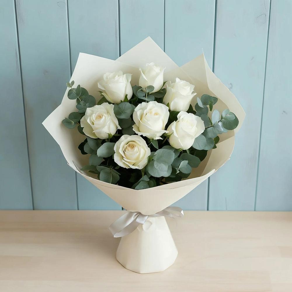 Букет Белые розы в Эвкалипте в Тюкалинске