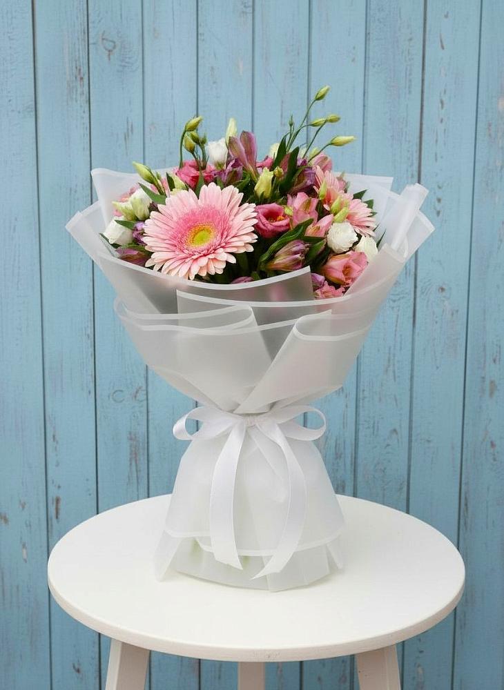 Букет цветов из: Герберы, Альстромерии и Лизиантусы в Тюкалинске