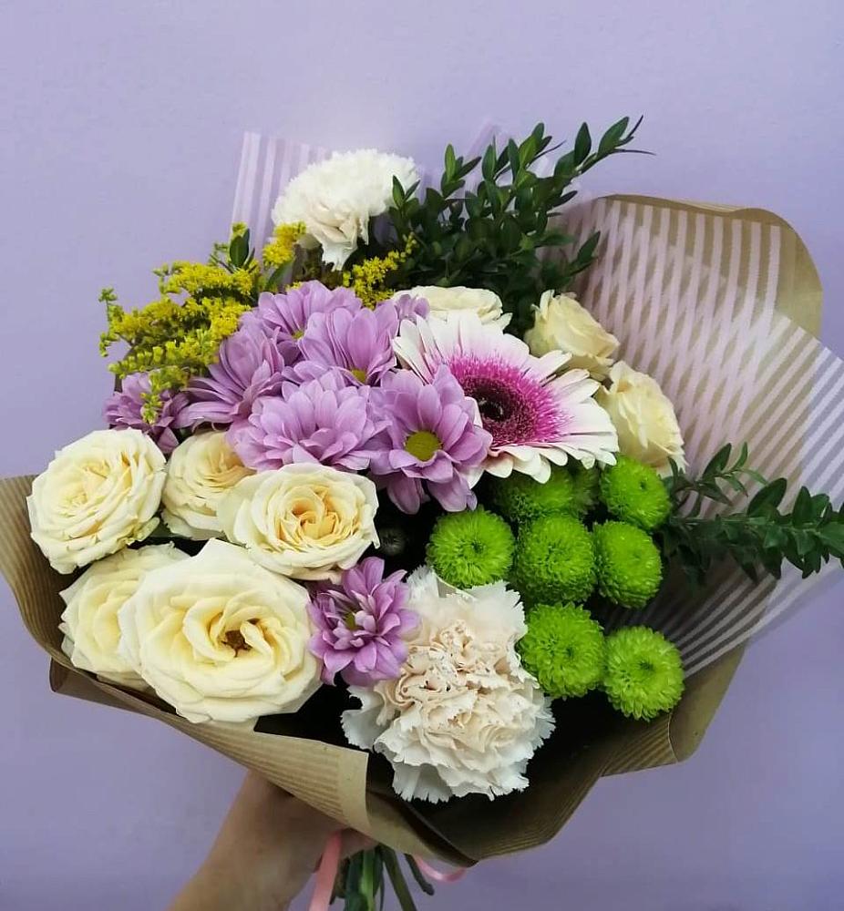 Букет цветов из: Хризантемы, Розы, Гвоздики и Герберы в Тюкалинске