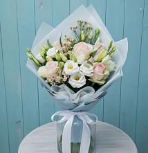 Букет цветов из:  Розы и Лизиантусы в Тюкалинске
