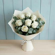 Букет Белые розы в Эвкалипте в Тюкалинске