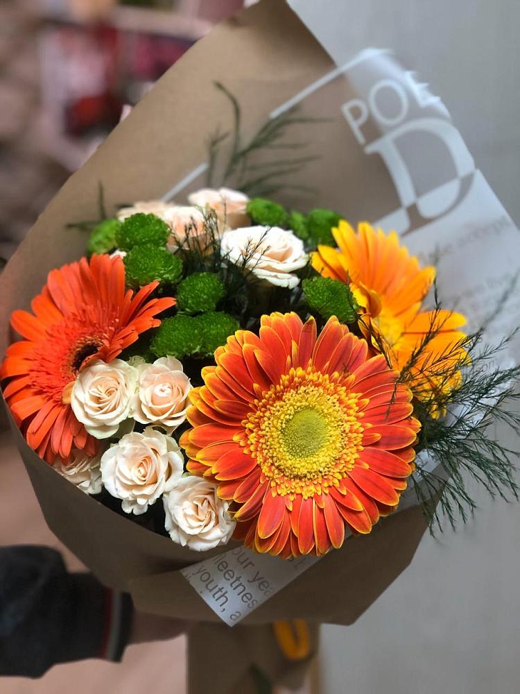 Букет цветов из: Герберы, Хризантемы и Розы в Тюкалинске