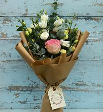 Букет цветов из:  Розы и Лизиантусы в Тюкалинске