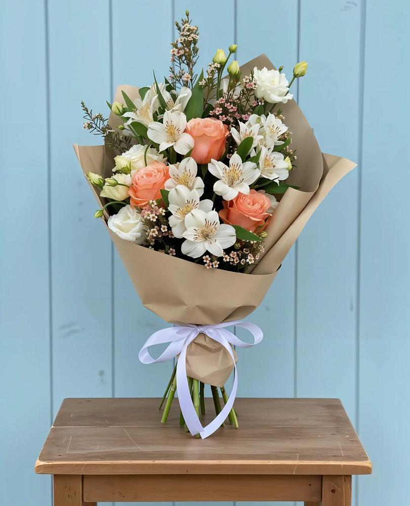 Букет цветов из: Альстромерии, Лизиантусы, Розы и Хризантемы в Тюкалинске