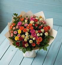 Букет Микс из разноцветных кустовых роз в Тюкалинске