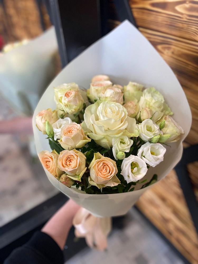 Букет цветов из: Розы и Лизиантусы в Тюкалинске