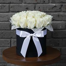 Цветочная композиция из Розы в шляпной коробке в Тюкалинске