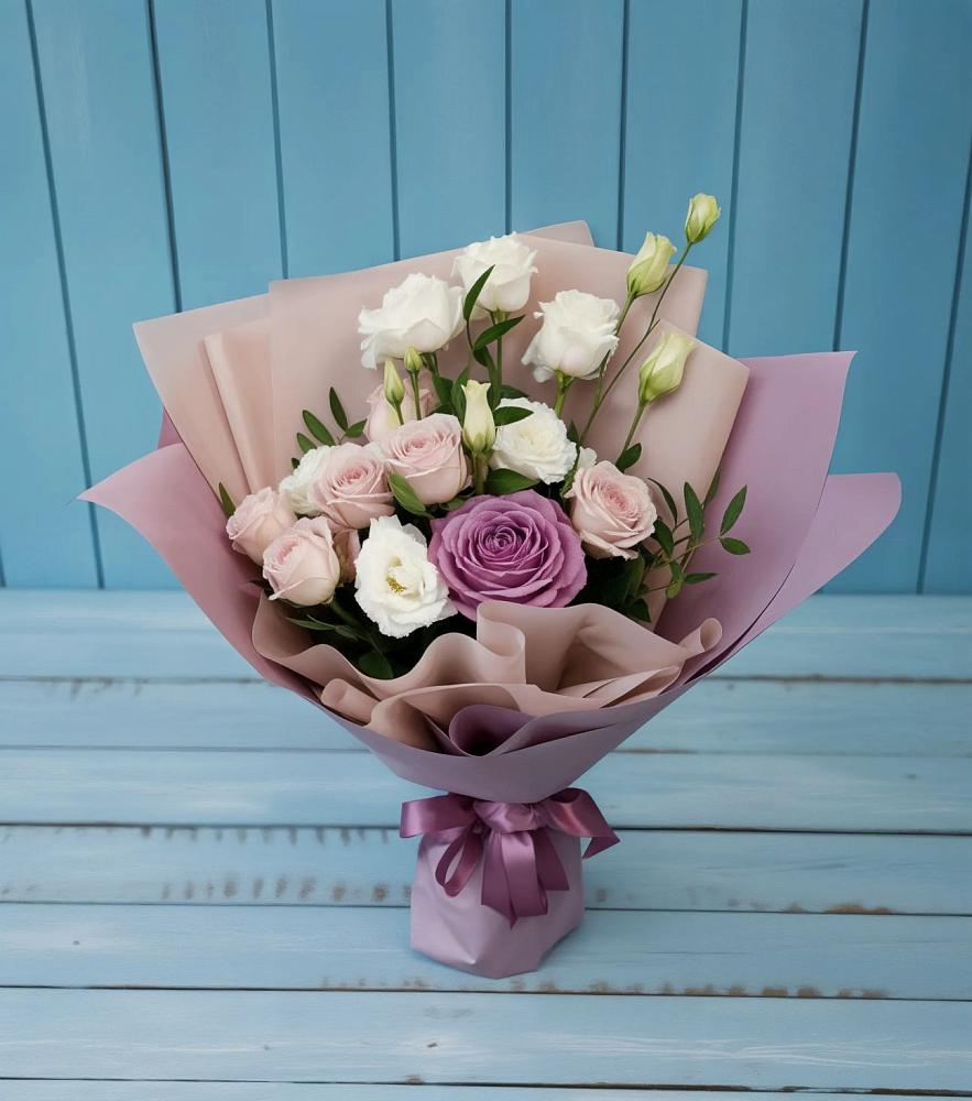 Букет цветов из: Розы и Лизиантусы в Тюкалинске